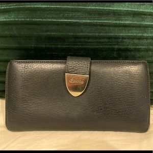 2010 Gucci Long Leather Wallet